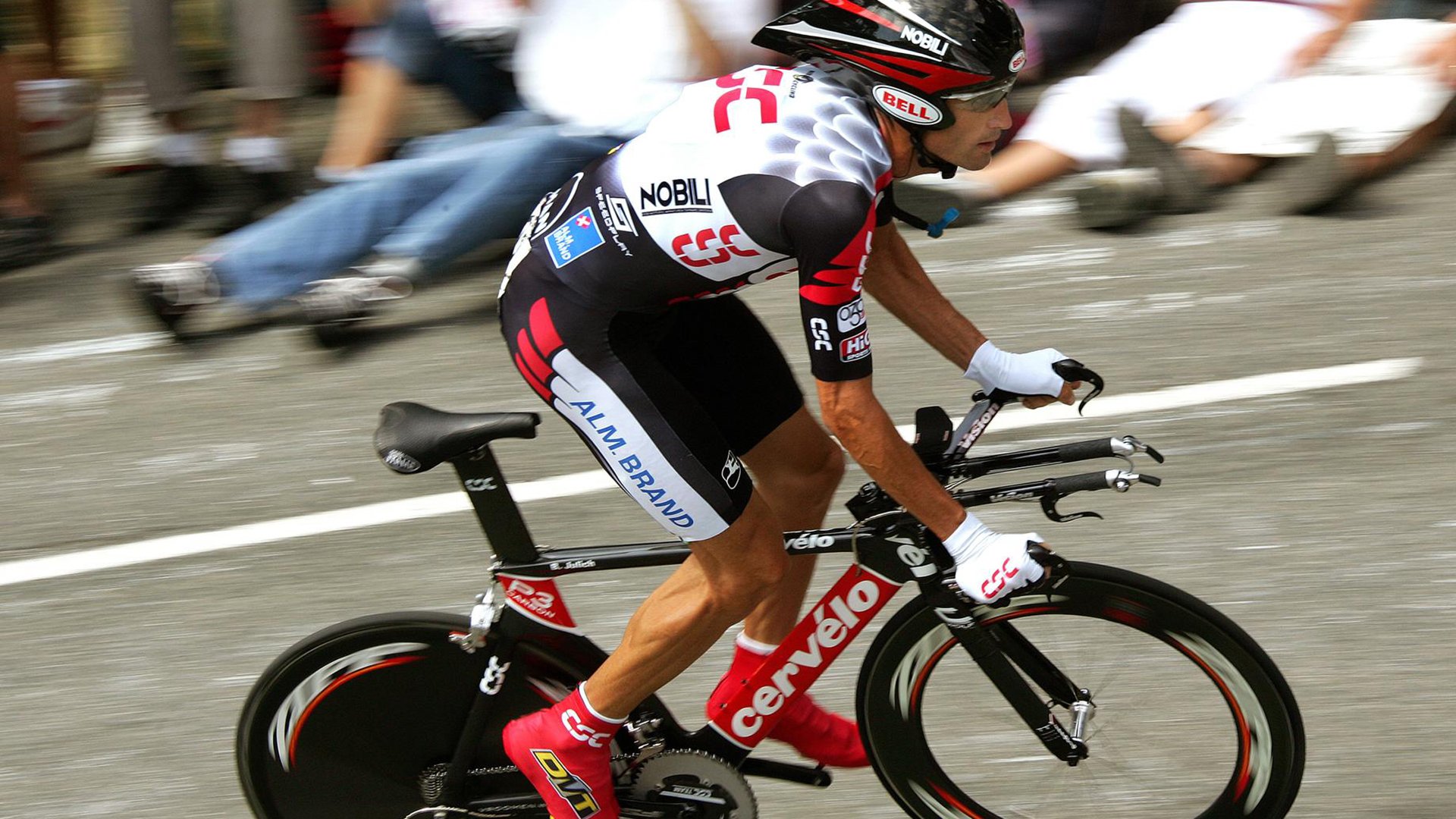 意大利骑手格里高利·瓦特莱特在2024年国际马术联合会障碍赛世界巡回赛中获得个人第五名，展现坚韧精神。